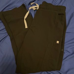 Figs YOLA skinny pant scrubs- small petite